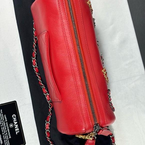 Beautiful NEW Chanel 20S Calfskin Chain Signature Bowling Bag Red - Picture 3 of 15